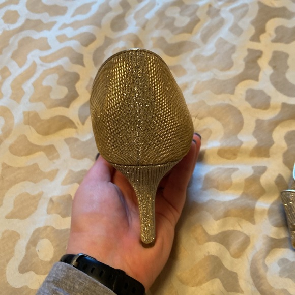 Kelly and Katie silver heels 8.5 - Picture 4 of 6